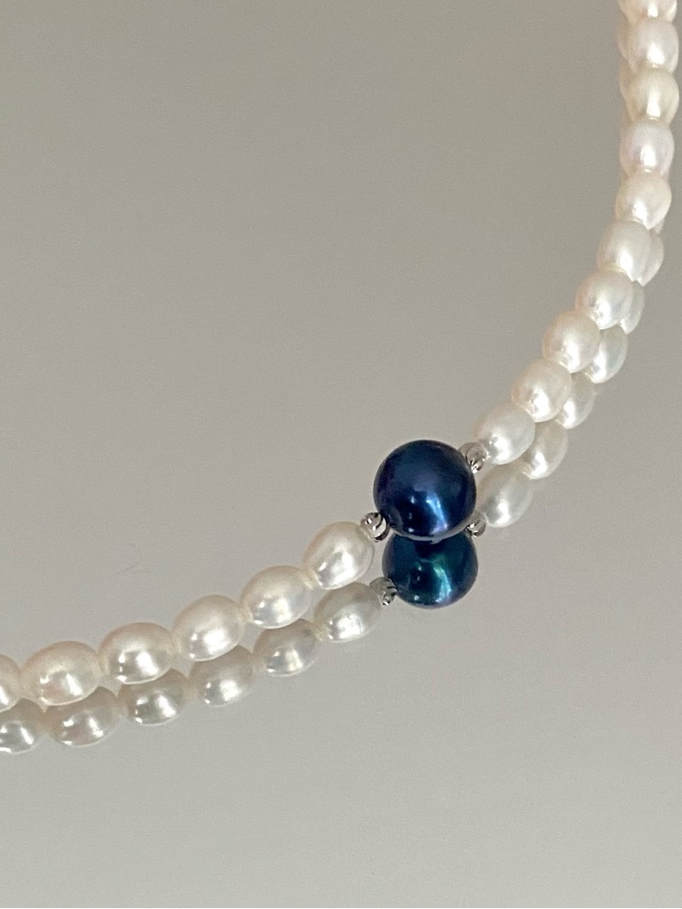 Classic Pearl Choker With Blue Accent Pearl